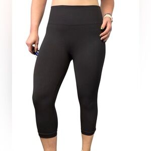 Lululemon Black Leggings Cropped Athletic Activewear Size 4